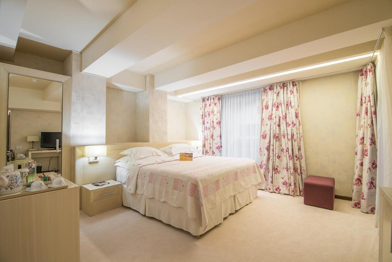 Ioana Boutique Hotel Sinaia Buitenkant foto
